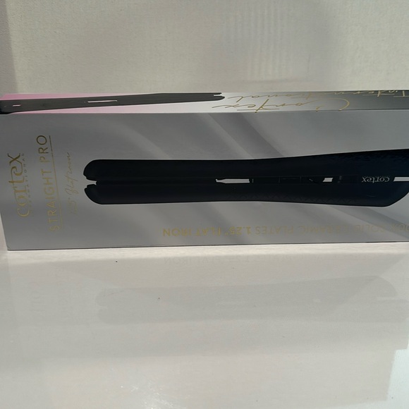 NIB Cortex International  100% Solid Ceramic Playes 1.25” Flat Iron w/temp … - Picture 3 of 11